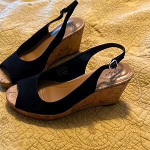 Black wedge